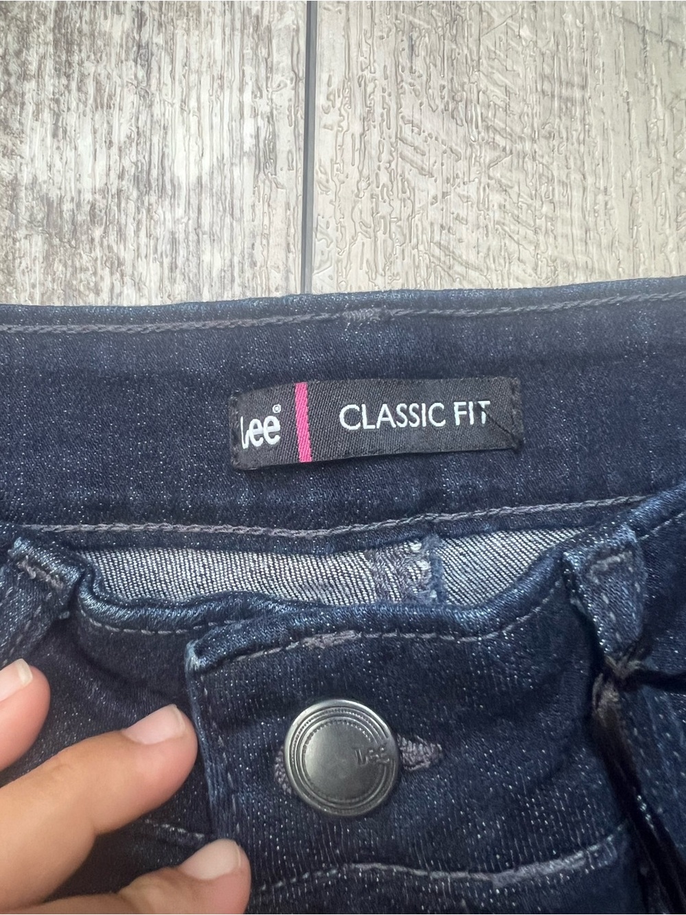 Lee Women’s Straight-Leg Jeans in Dark Indigo - Picture 4 of 7